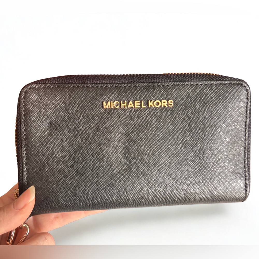 Michael Kors Jet Set Saffiano Leather Zip-Around Wallet – Black/Gold